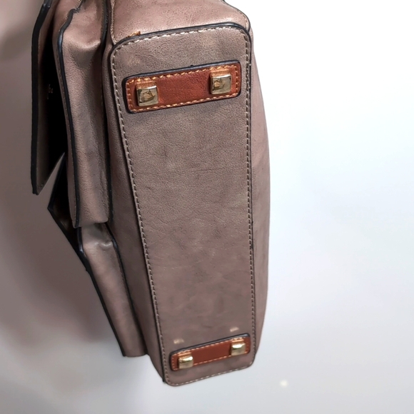 Simply Noelle 2 Tone Brown Faux Exterior Medium Crossbody Bag. - Picture 8 of 16